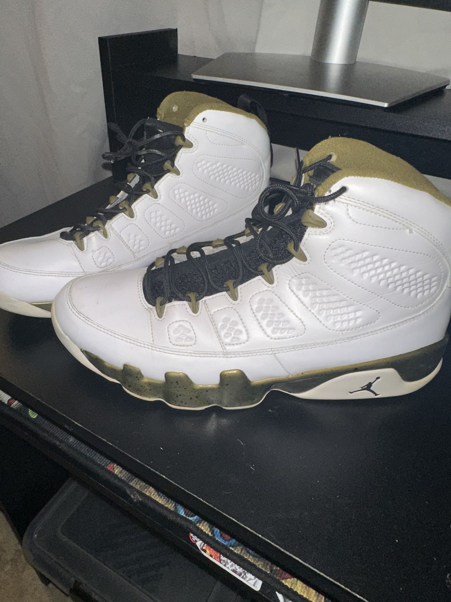 Size 12 Air jordan 9 retro statue