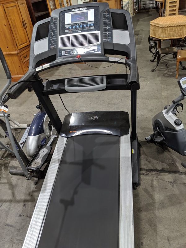 NordicTrack elite 5700 400 free local delivery for Sale in Phoenix, AZ