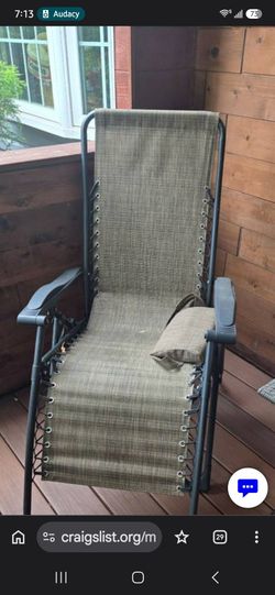 Like new zero gravity lounge chair