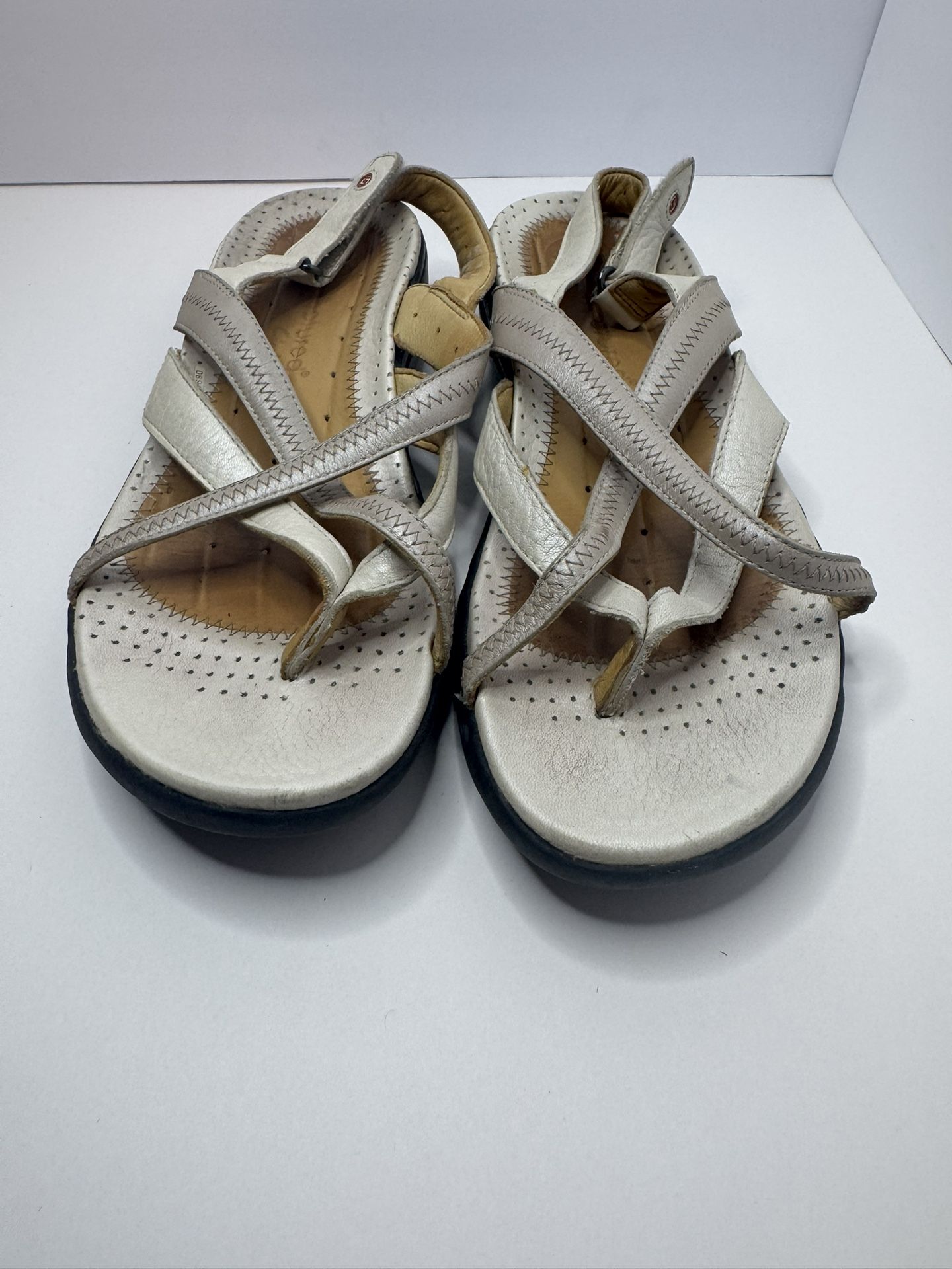 Clarks Unstructured Cream Sandals Size 7.5M