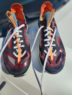 Nike 110 Men 9 1/2 Shoes