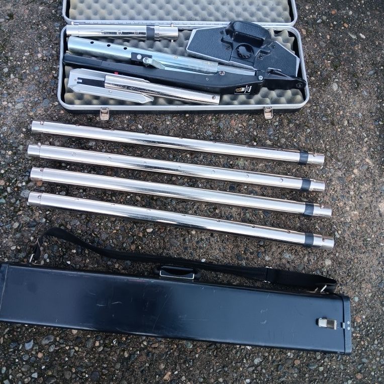 Crain 2 Case Carpet Strecher (Looks Unused) Many Other Tools. For Pick Up Fremont Seattle. No Low Ball Offers Please. No Trades. Yes I Have It Please