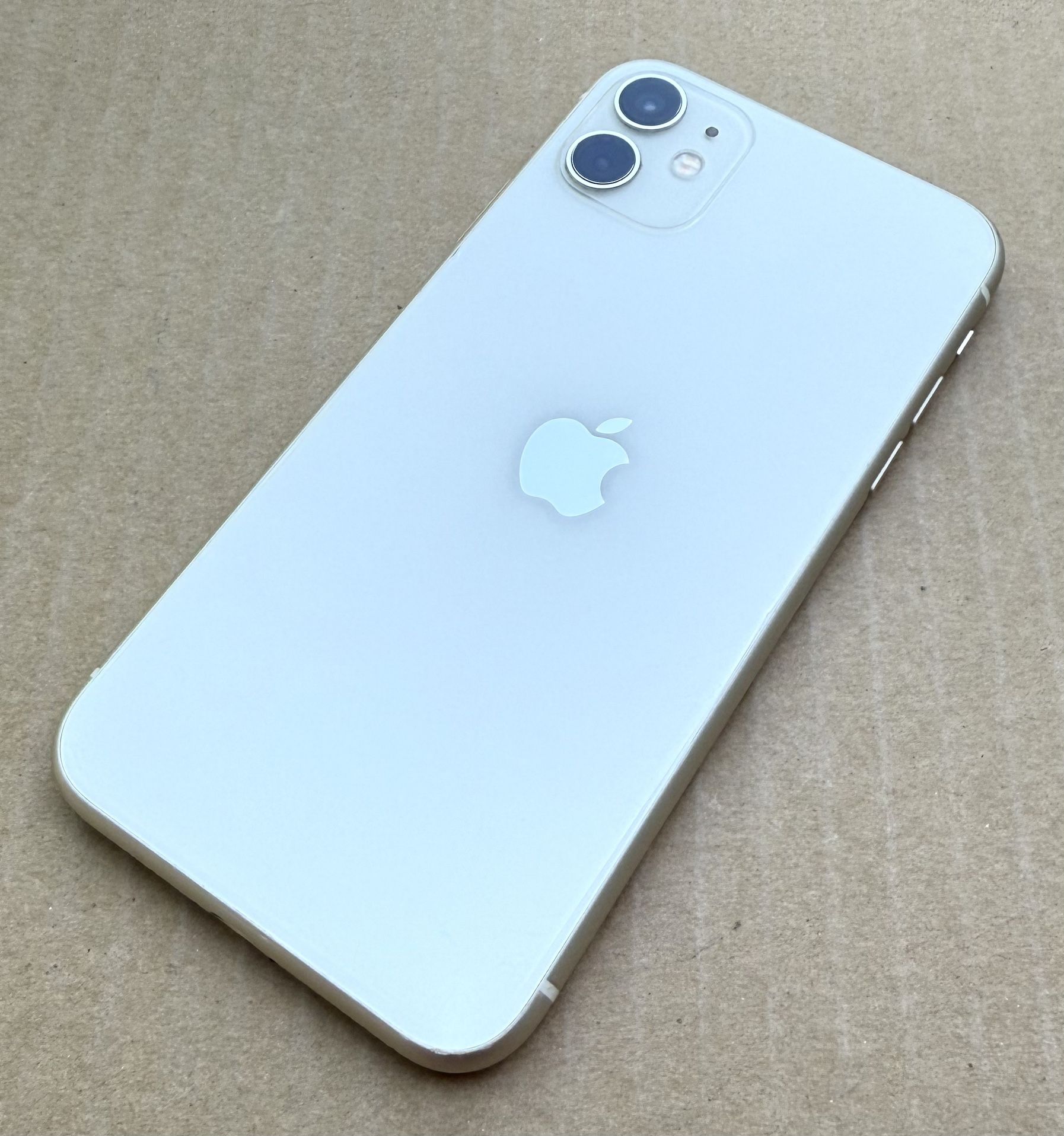 Unlocked Apple iPhone 11 (128 GB) White/Silver