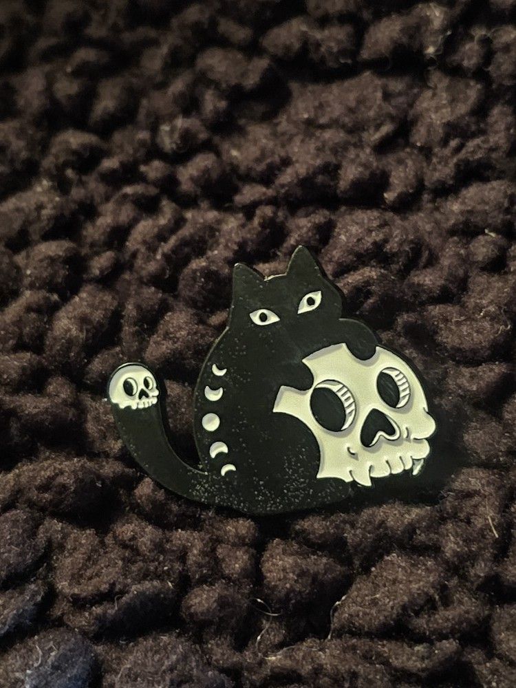Creepy Cat Brooch