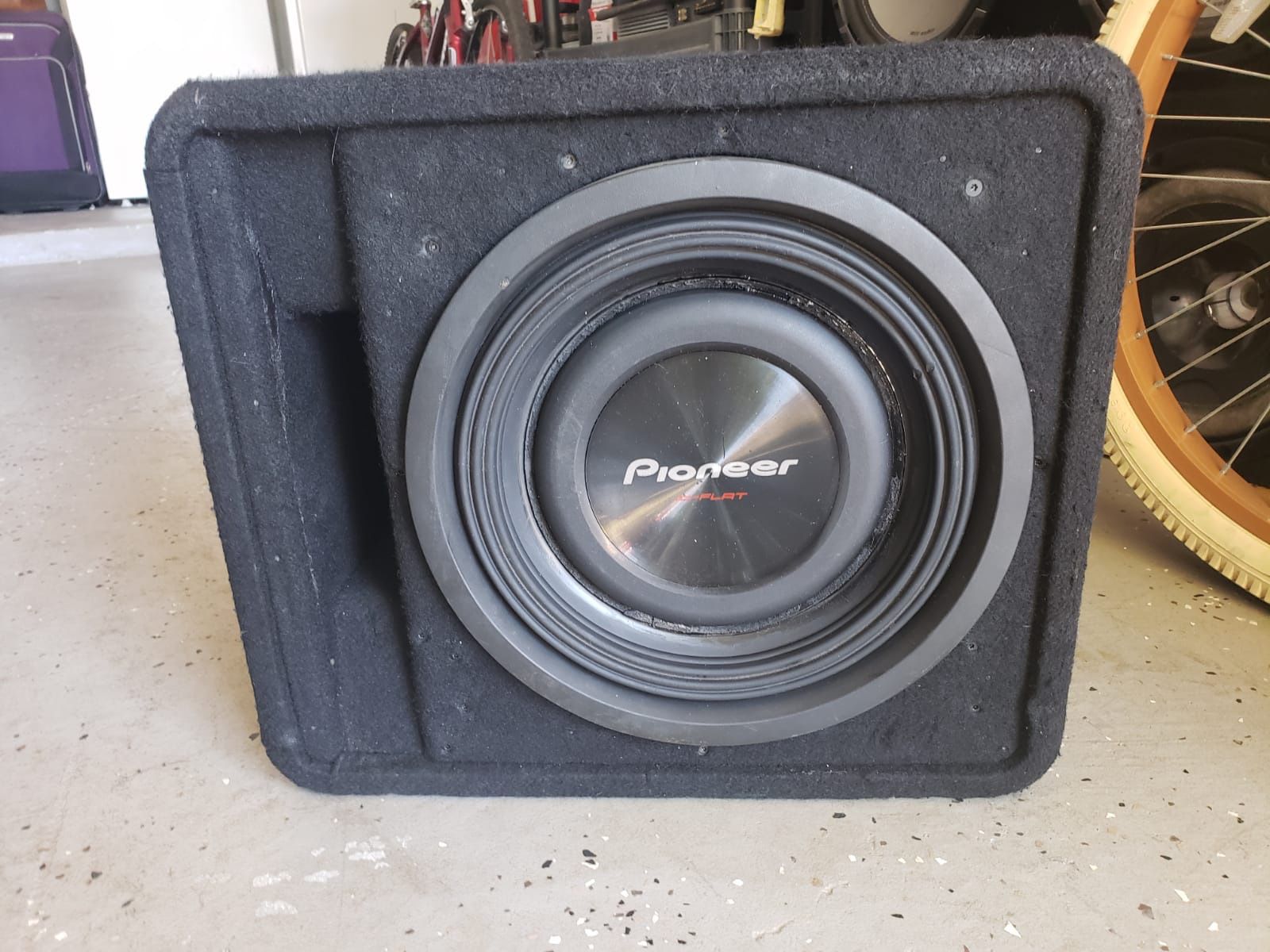 Alpine Subwoofer 12” 1500 Watts in a ported box Kicker Dual Coil 2 ohms in good condition