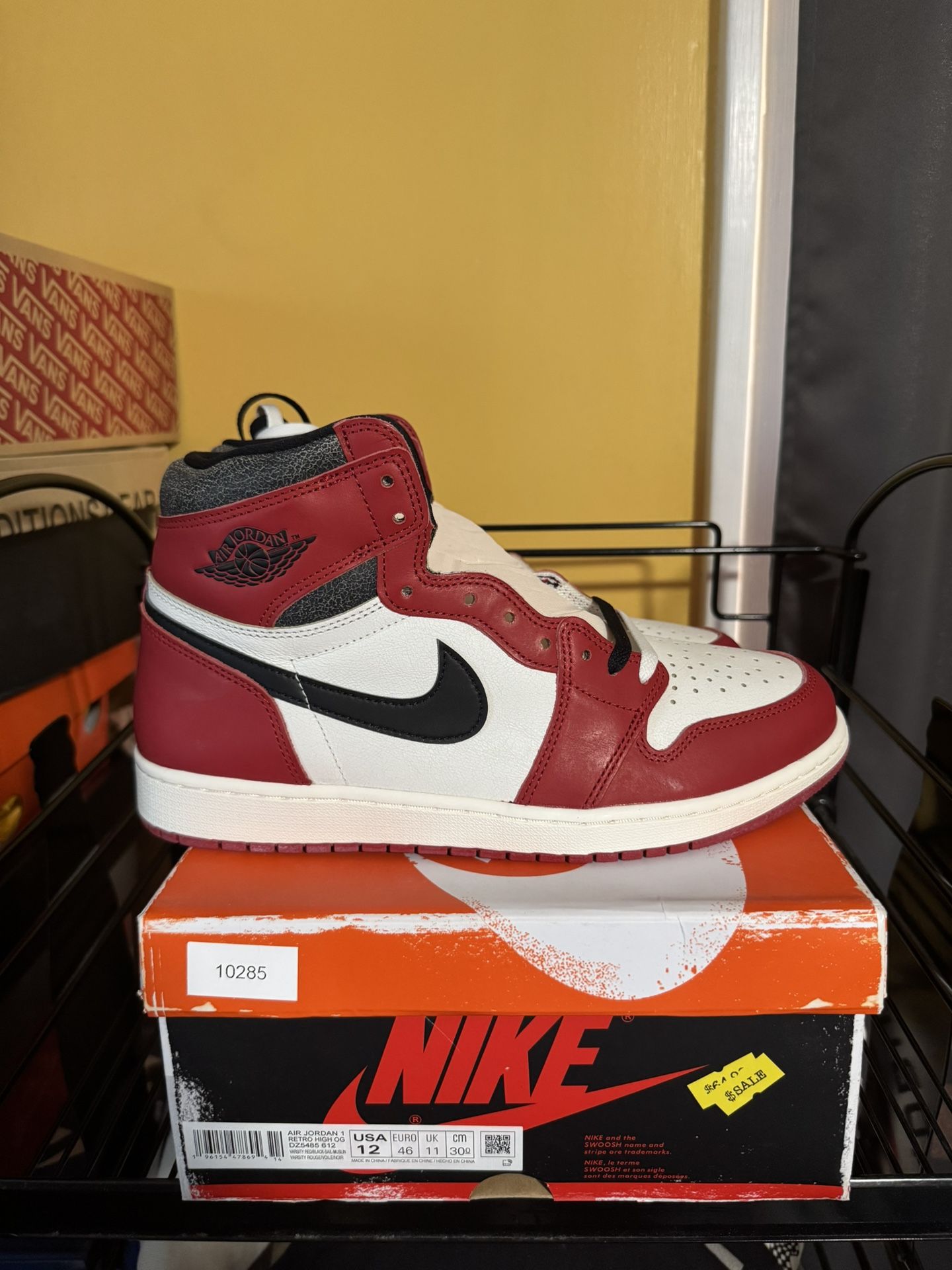 Nike Air Jordan Retro 1 OG Chicago Lost & Found