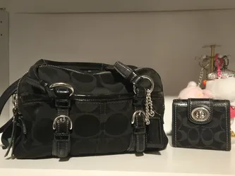 Black Bonnie and turnlock Wallet