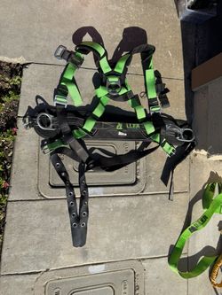 Miller Fall Protection Set - Harness, Shock-Absorbing Lanyard, 2 Cross-Arm Straps