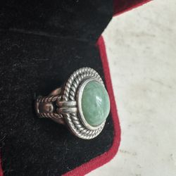 925 Sterling Silver Genuine Jade Ring , Size 8, Marked CNA 925 , 19 Grams , Beautiful!! 