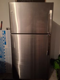 Featuring GE 21.9  cu ft. Stainless Steel Top Freezer Fridge for Sale