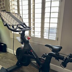 New Peloton Bike W/ Weights & 2x Shoes 
