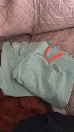 Scrubs teal color size medium