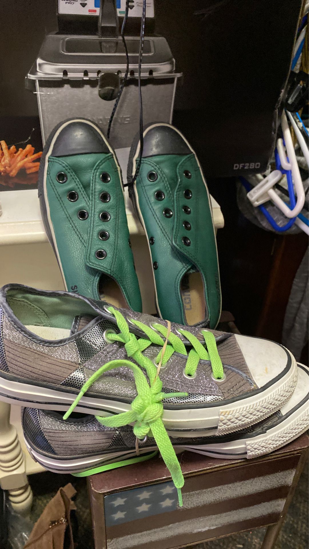 2 pair of converse size 6