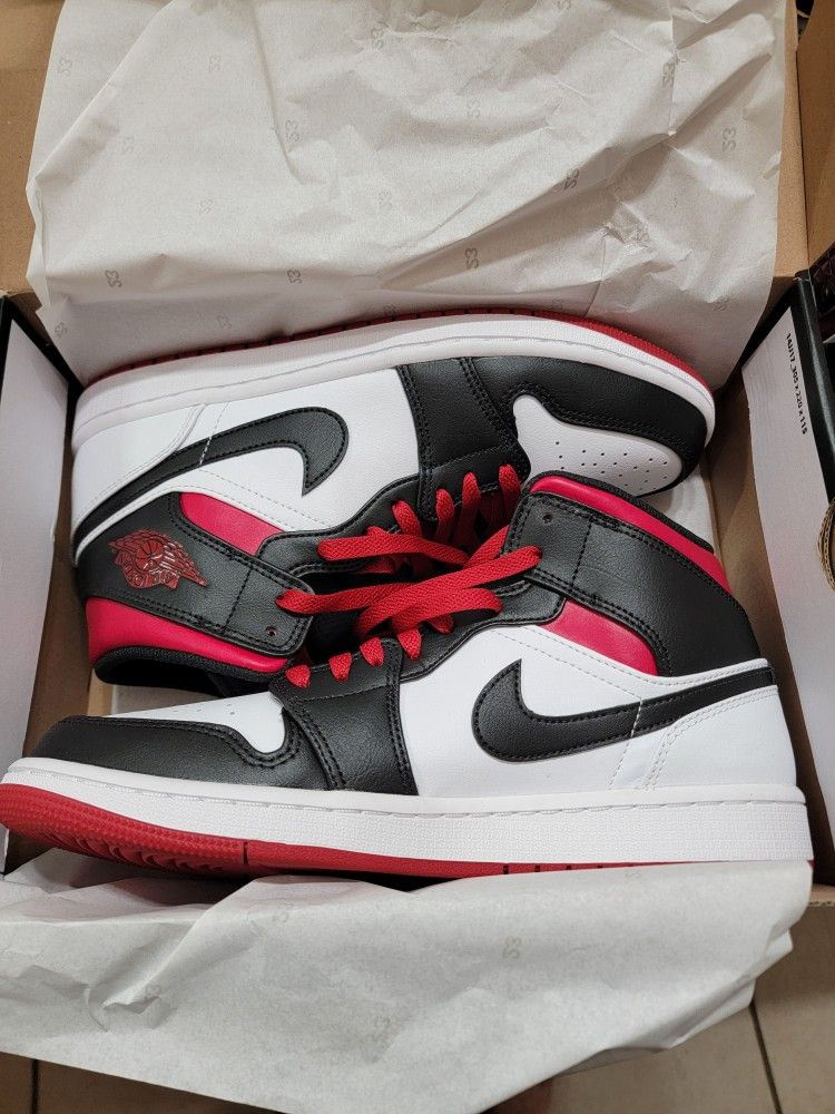 Air Jordan 1 Mid ( Size 9 )