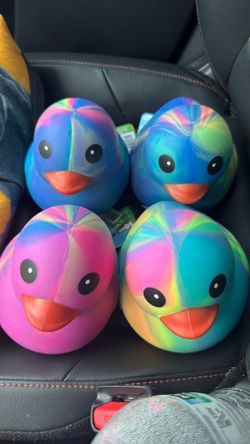 Viral Squeeezy / Squishy Ducks