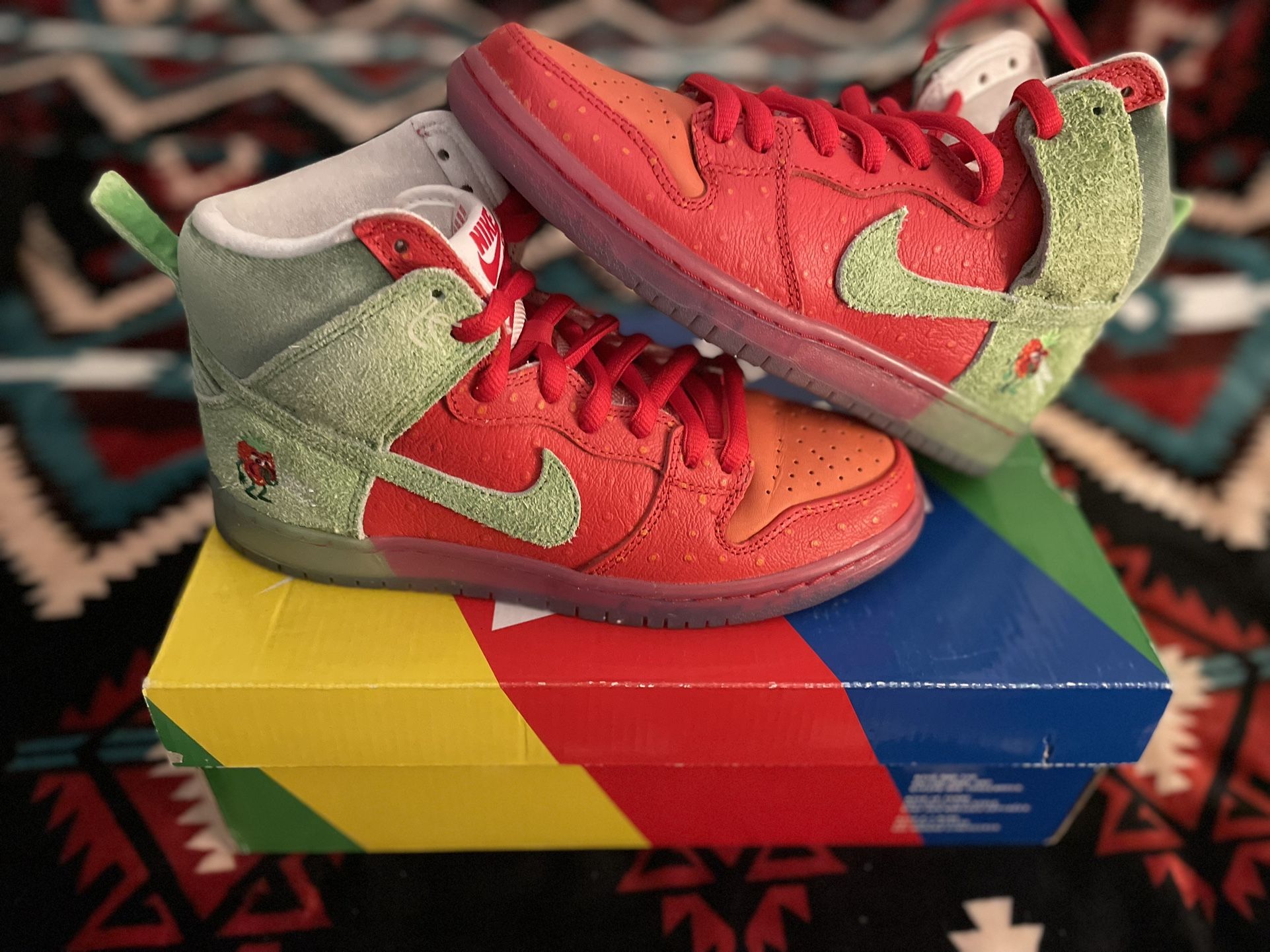 Nike SB Dunk High 'Strawberry Cough'
