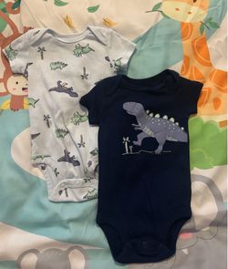 Carters onesies set size NB and 3months