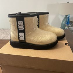 Ugg kid’s Classic clear Mini Boots