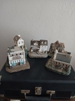 TOWN/VILLAGE FIGURINES