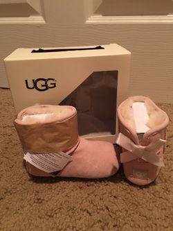 Pink baby girl uggs 4/5