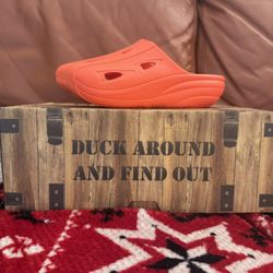 Ryoko Rain Anaheim Ducks Clogs Size 9 Men / 11 Women Limited Edition NHL