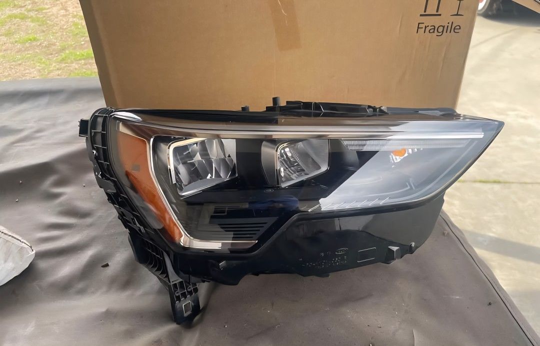 2019-2023 AUDI Q3 Right HEADLIGHT OEM