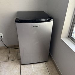 Galanz Mini Fridge 