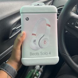 Beats Solo 4