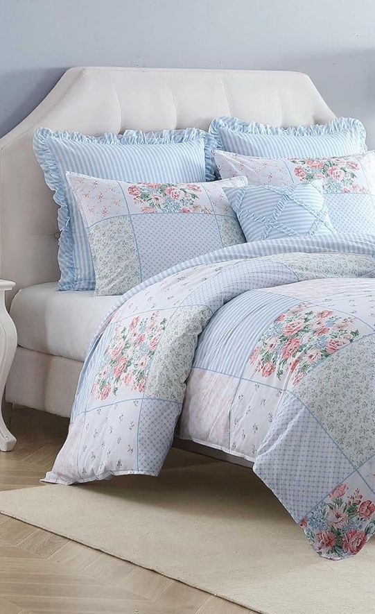 Brand New Laura Ashley Twin Comforter Set w/ Matching Shams, Includes Bonus Throw Pillow Covers
