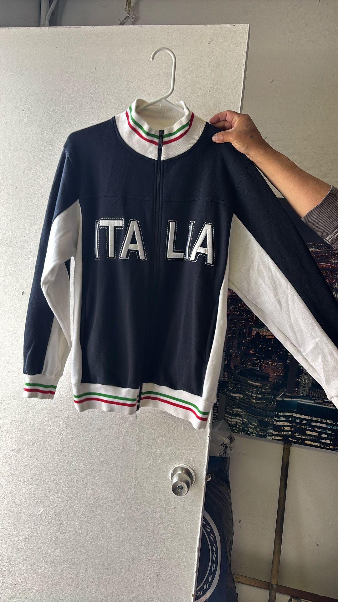 Sweatshirt