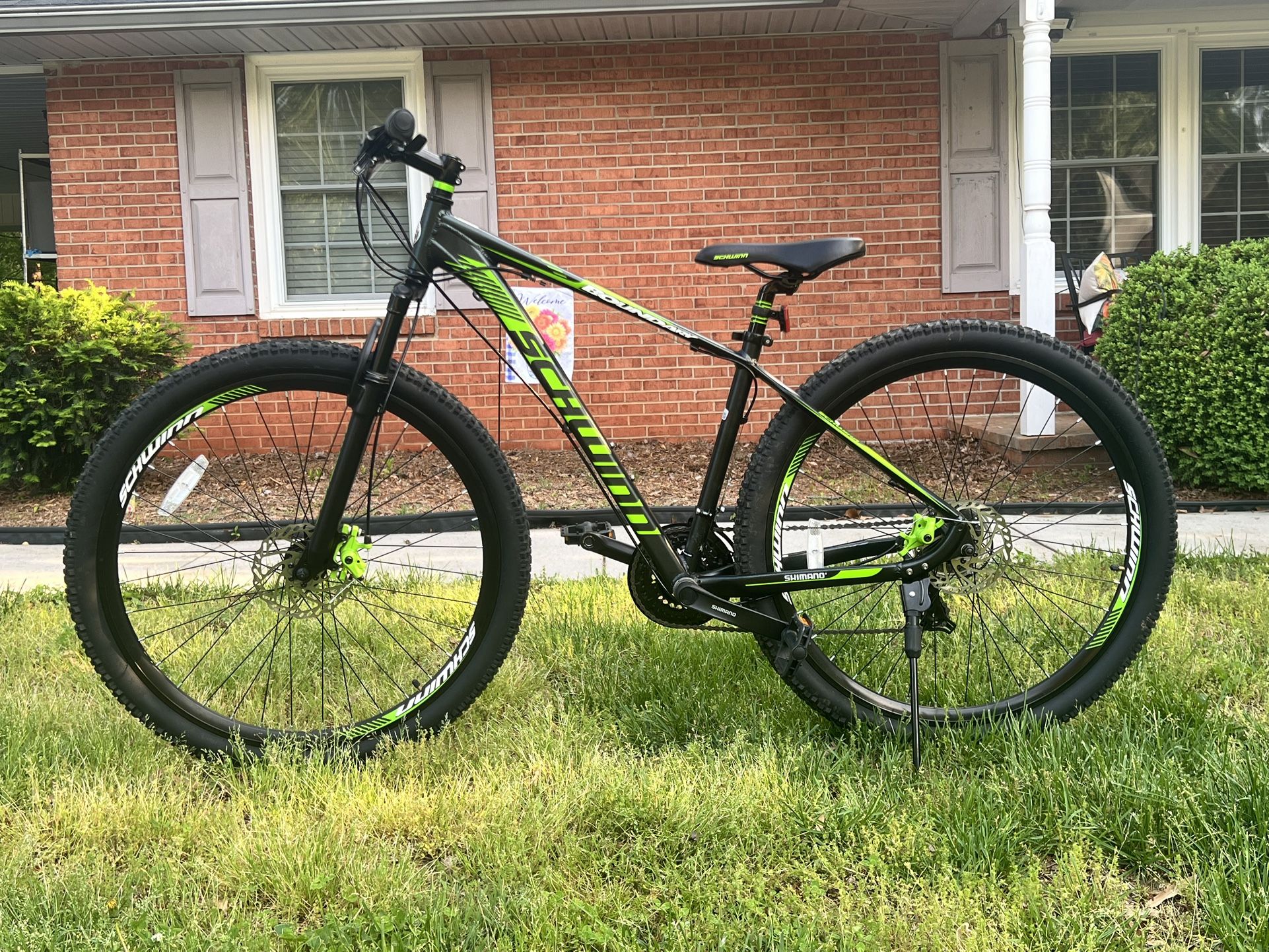 Schwinn Boundary Mountain Bike – Like New