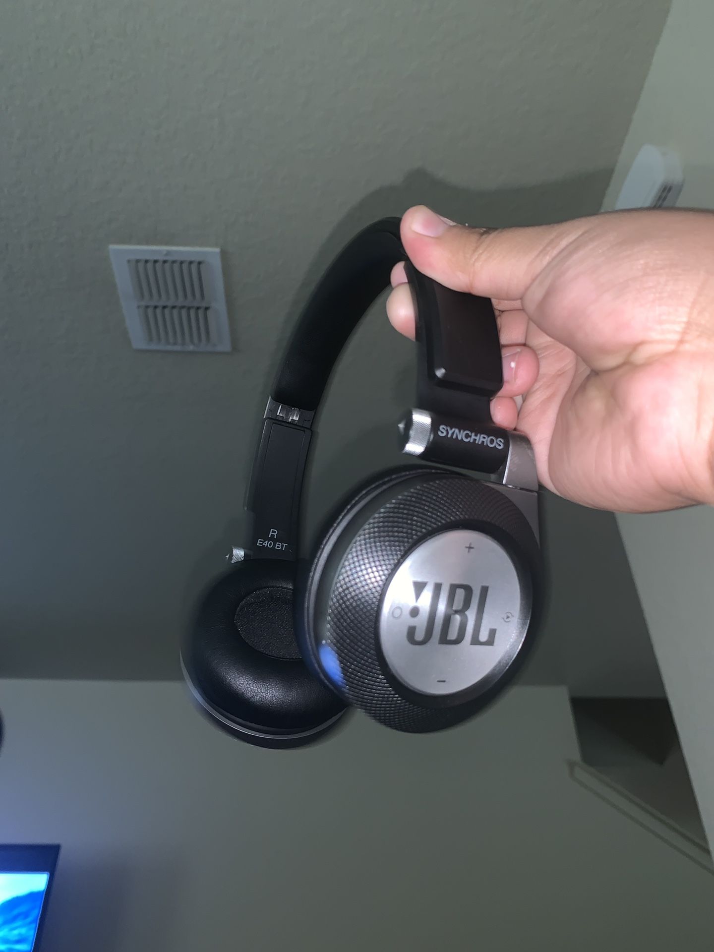 Jbl e40 bluetooth headphones