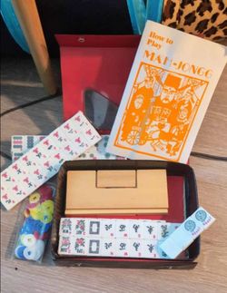 Vtg 1960s Mah Jongg Set MINT NOS Factory Sealed White Tiles & Racks Alligator Case