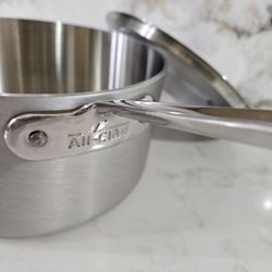 All-clad 3.5 qt Saucepan & Lid MC2