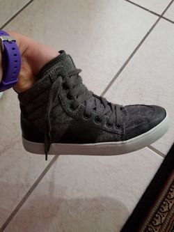 Kids High top size 4 excellent used condition