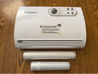 FoodSaver brand food sealer. Excellent condition. Comes with sealer bags.