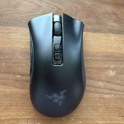 Razer Deathadder V2 Pro Wireless Mouse w/ Docking Station