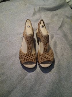 JBU Memory Foam Size 7 Sandal