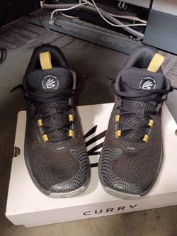 Steph Curry HOVR SPLASH Under armour size 10 N.I.B
