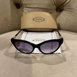 Authentic TOD’S Sunglasses Womens for Sale in Los Angeles, CA - OfferUp