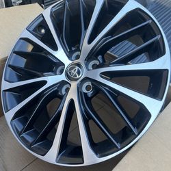 Single Toyota Camry rim 18” oem new Condition( one 1 wheel only )( Solamente Un 1 Rin ) Como nuevo