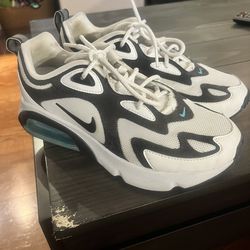 Woman’s air max 200