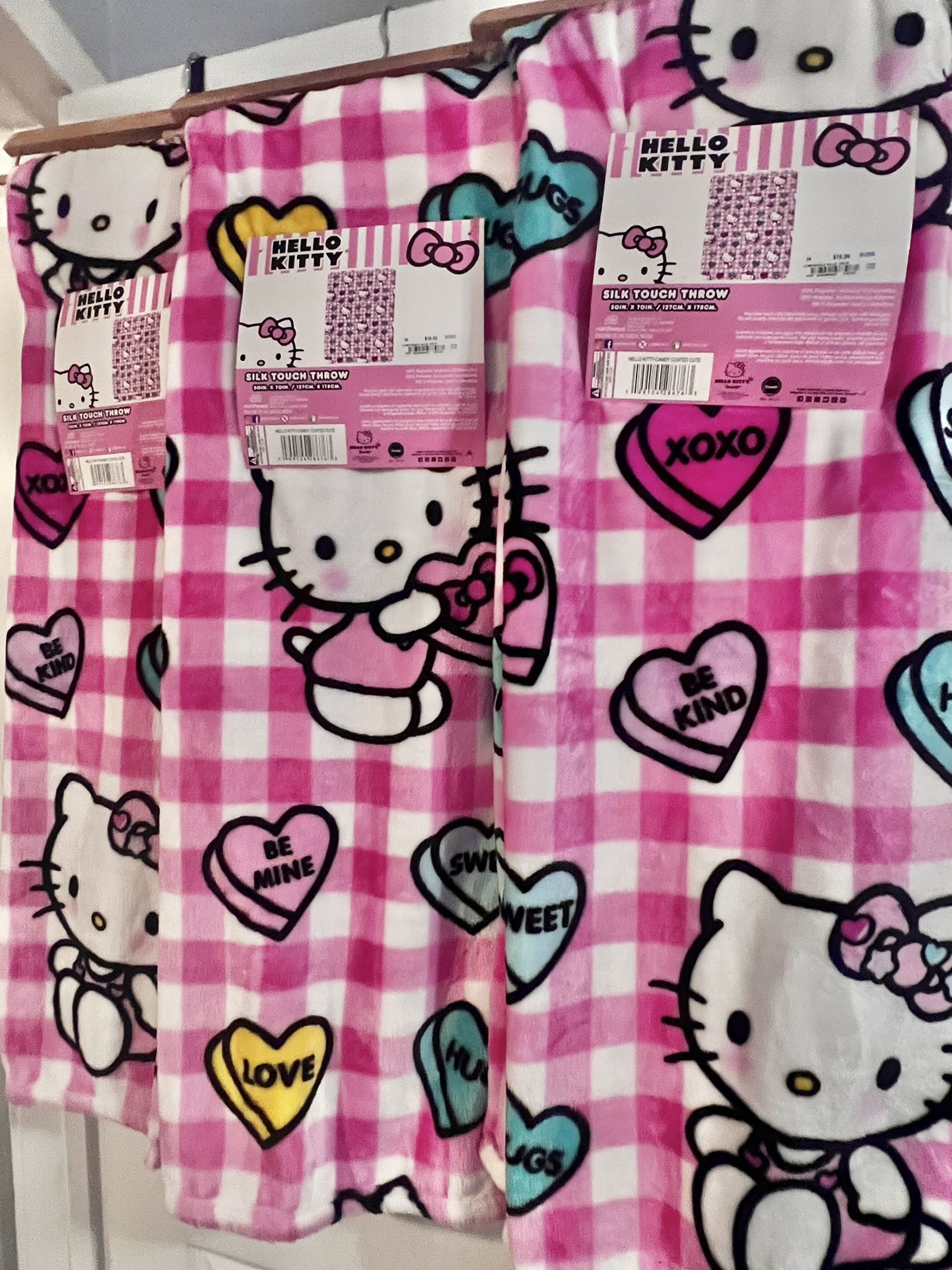Hello Kitty Valentine Blanket