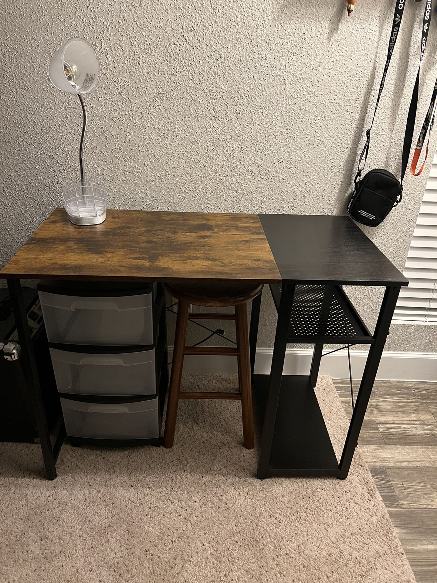 Small desk With Desk Lamp