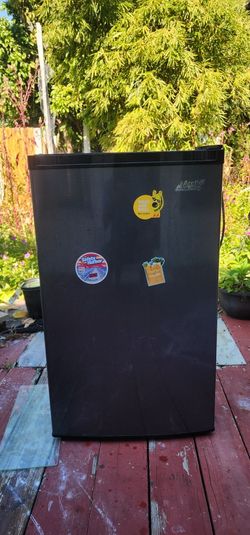 Mini Fridge With Freezer Works Great