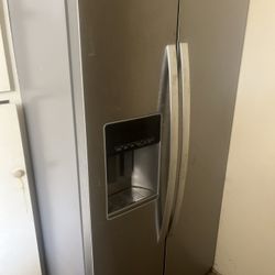 World Pool Two Door Refrigerator With Ice And Water. 