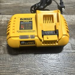 DEWALT RAPID CHARGER  ( DCB118 ) 