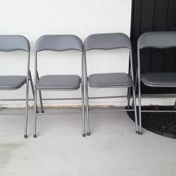 4 Foldable Chairs Set 
