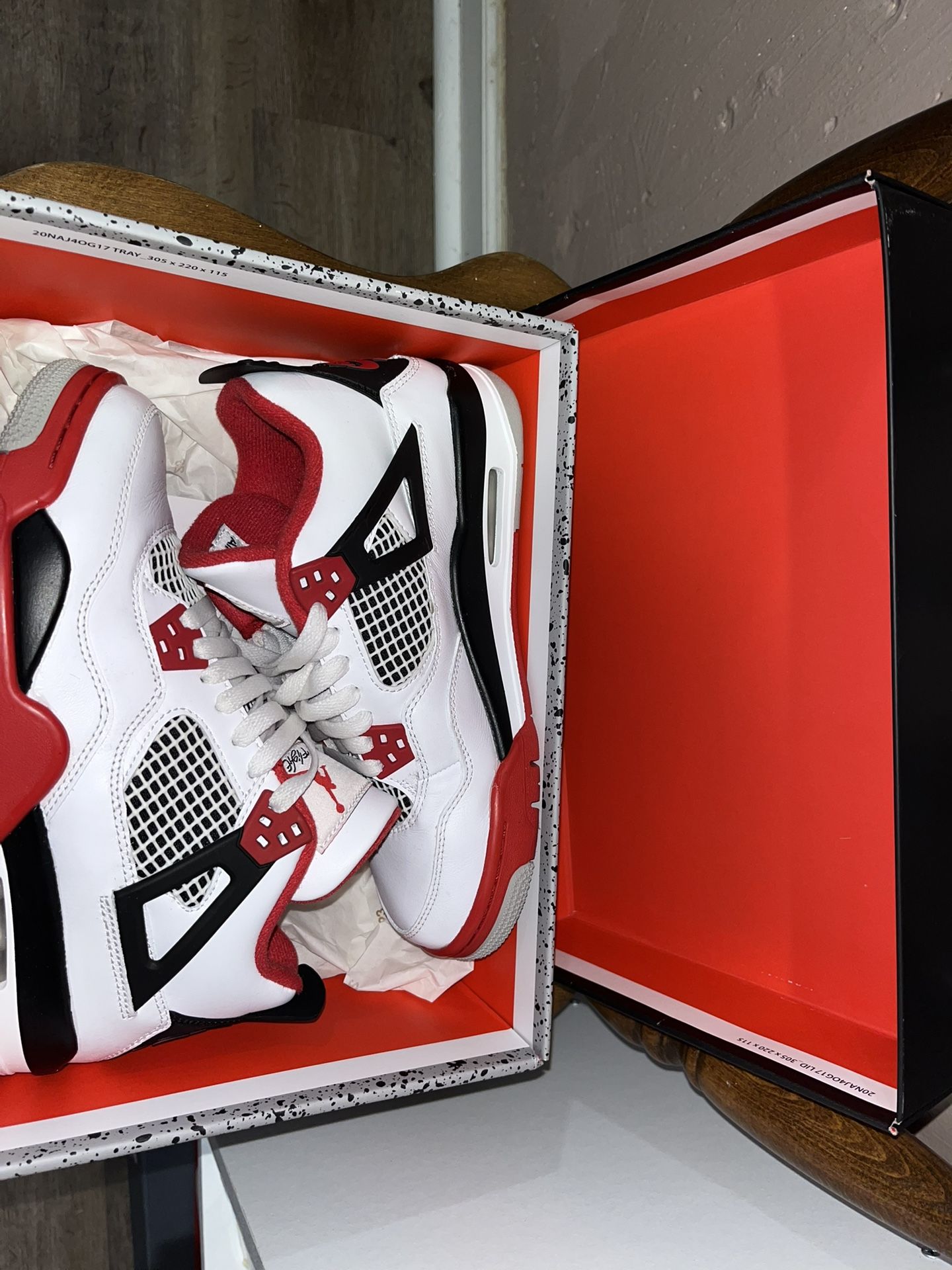 AIR JORDAN 4 RETRO (GS) Size 6.5
