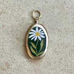 🌼 Darling white daisy on green background oval gold border charm pendant